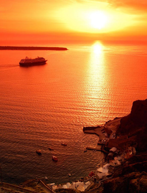 Live your Myth in Santorini Greece – Feel the Magic!