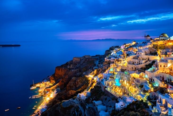 What makes Santorini Greece an earthy heaven for millions of travellers